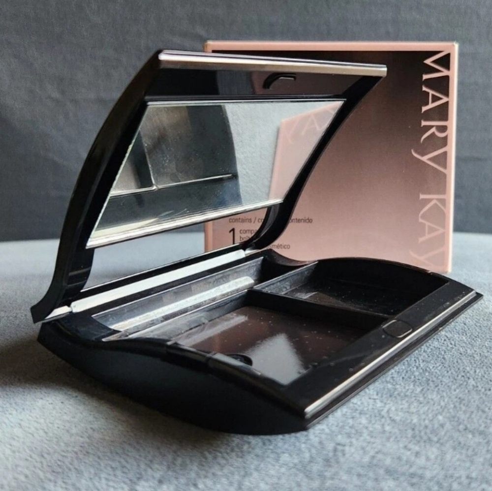 MARY KAY Magnetic Makeup Compact - 017362